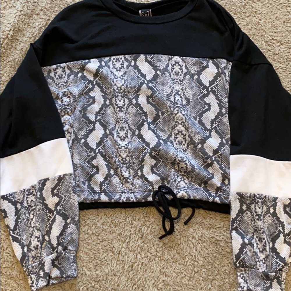 Snakeskin crop top long sleeve